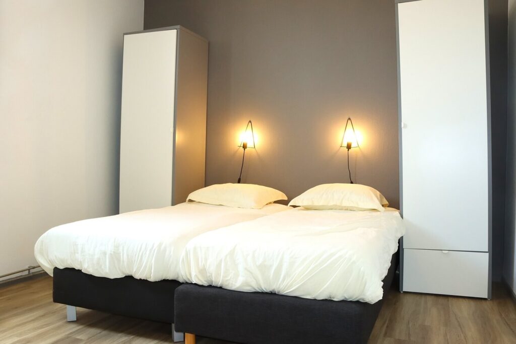 de andere tweepersoons slaapkamer
