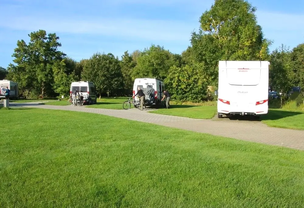 camperplaats met viswater